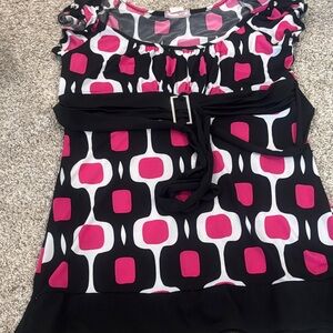 🟢10/$10 - Stylish Black and Pink Geometric Women's Top